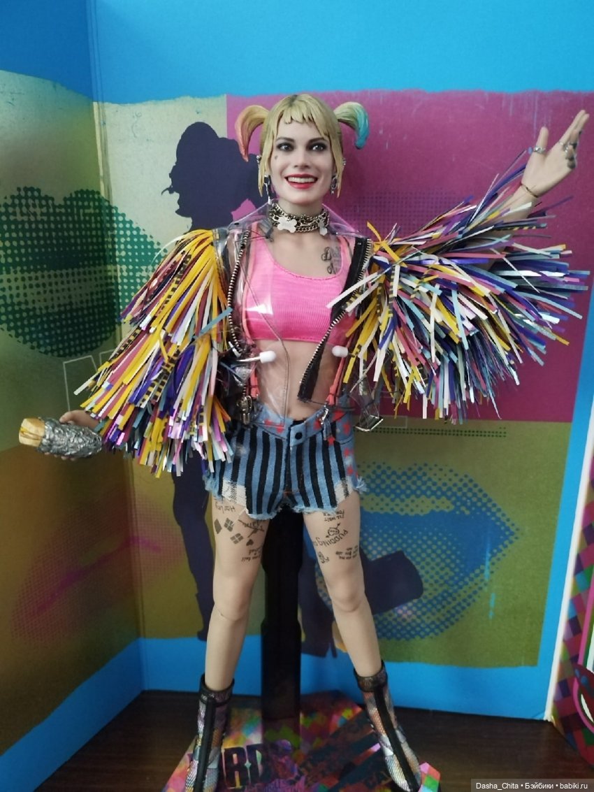 Харли Квинн из Хищных птиц: обзор фигурки Hot toys (Caution Tape Jacket Version)