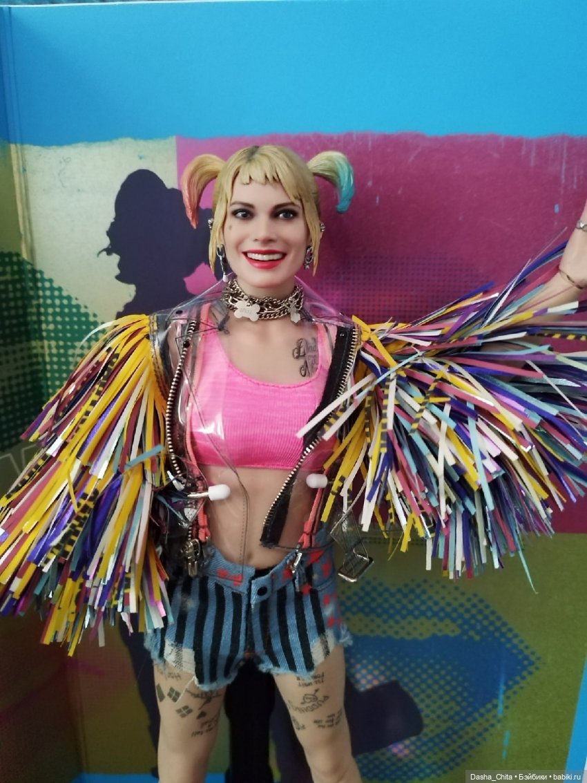 Харли Квинн из Хищных птиц: обзор фигурки Hot toys (Caution Tape Jacket Version)