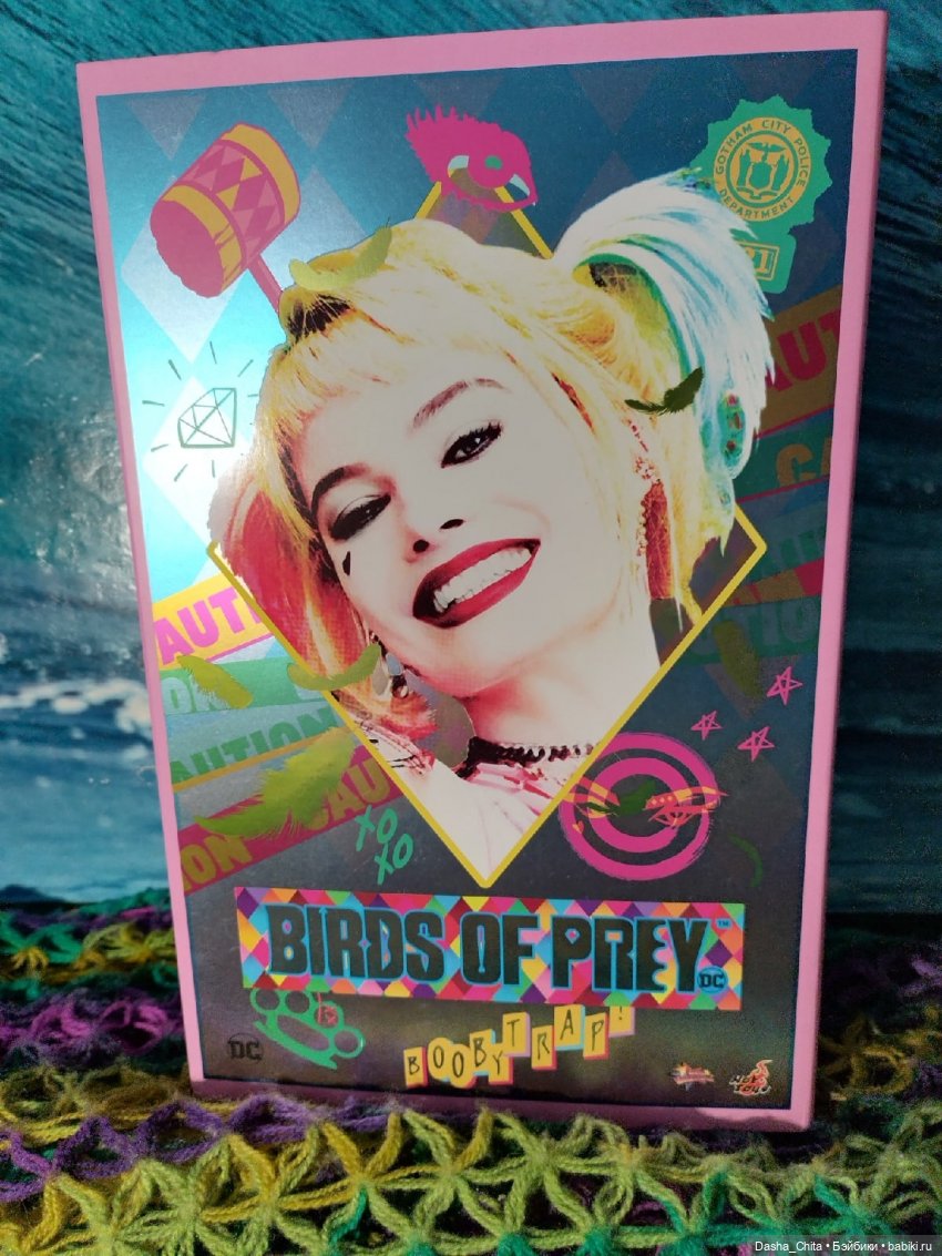 Харли Квинн из Хищных птиц: обзор фигурки Hot toys (Caution Tape Jacket Version) (фото 5)