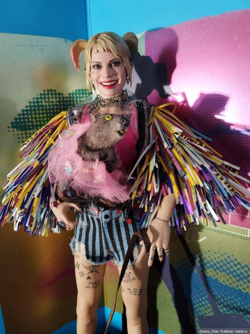 Харли Квинн из Хищных птиц: обзор фигурки Hot toys (Caution Tape Jacket Version)