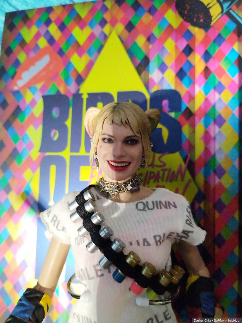 Харли Квинн из Хищных птиц: обзор фигурки Hot toys (Caution Tape Jacket Version)