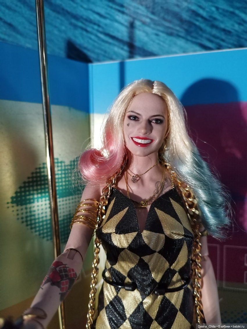 Харли Квинн из Хищных птиц: обзор фигурки Hot toys (Caution Tape Jacket Version)