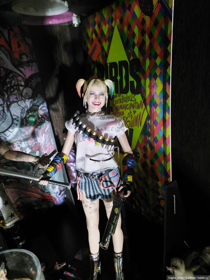 Харли Квинн из Хищных птиц: обзор фигурки Hot toys (Caution Tape Jacket Version)
