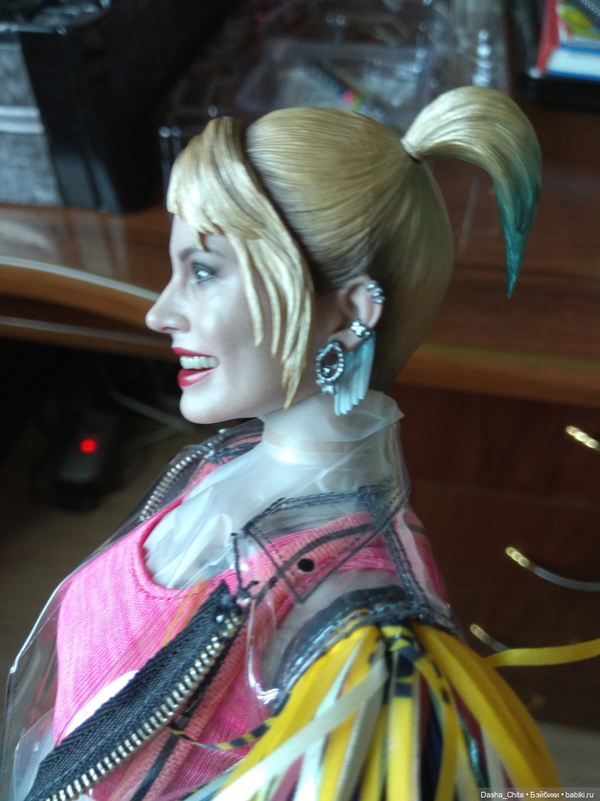 Харли Квинн из Хищных птиц: обзор фигурки Hot toys (Caution Tape Jacket Version)