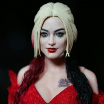 фотообзор фигурки Харли Квинн  от Thunder Toys от первых получателей