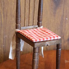 Стул для куклы из того, что нашлось дома. Процесс создания