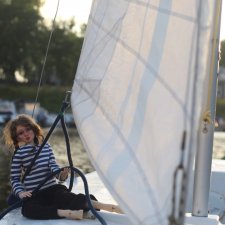 Мариса поднимает паруса