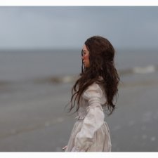 Дама в белом на море Белом