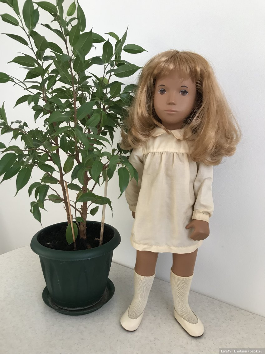 Саша медовая блондинка в шелковом платье Саша медовая блондинка в шелковом платье