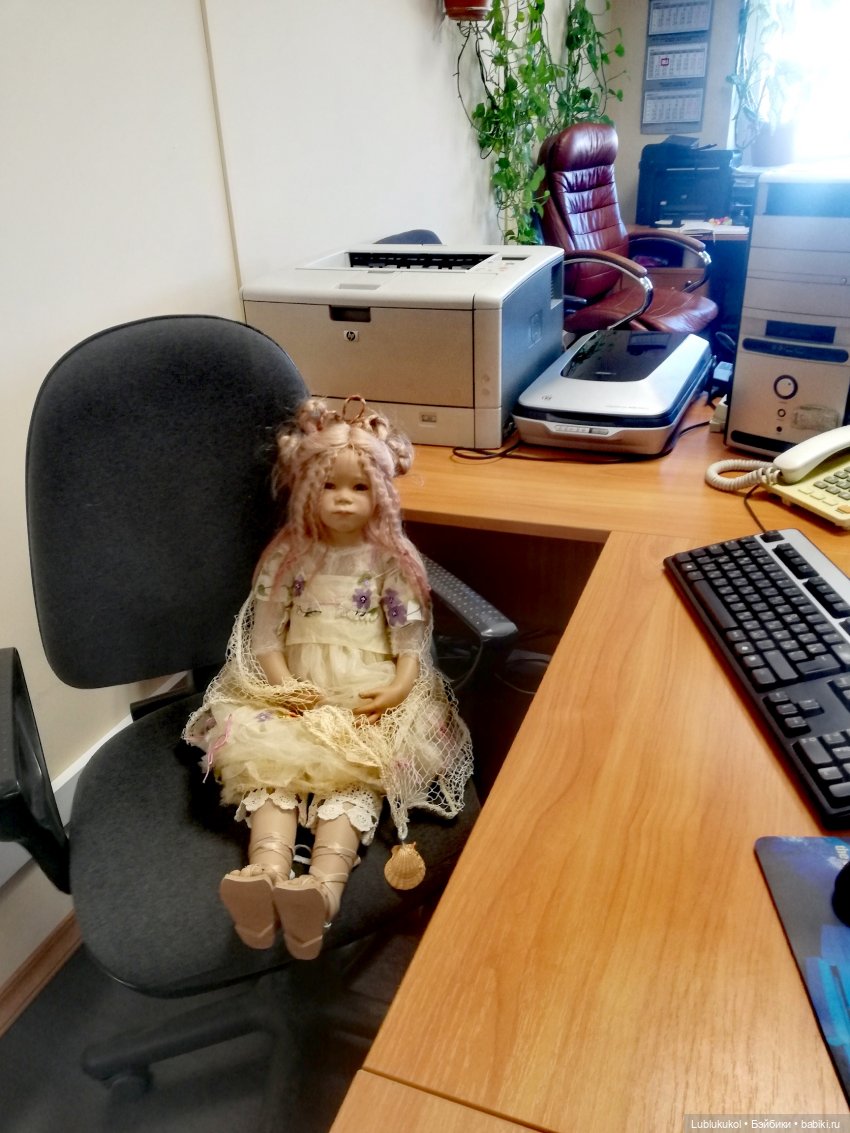 Лунна - самая маленькая из русалочек