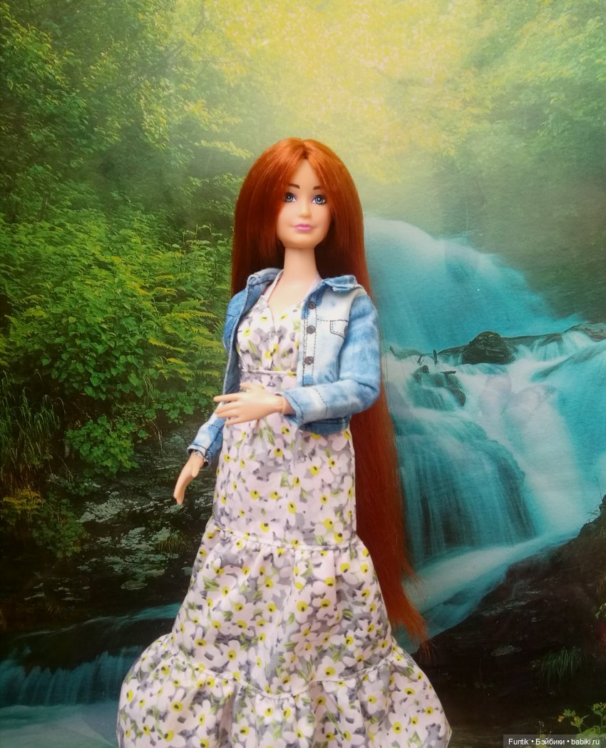 София Карапузовна на фоне скатерти