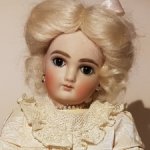 Малышка-реплика антикварной французской куклы