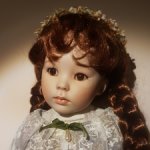 Крупная фарфоровая кукла по молду Донны Руберт. Два аутфита, два паричка.