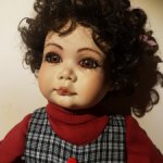 Фарфоровая куколка-ребенок