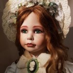 Фарфоровая кукла в антикварном стиле