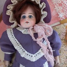 Наряд для антикварной куклы