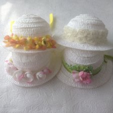 Шляпа белая, с цветами