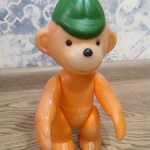 Обезьянка в шапочке