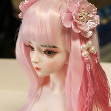 Парики и заколки. А вы чем украшаете волосы ваших кукол?