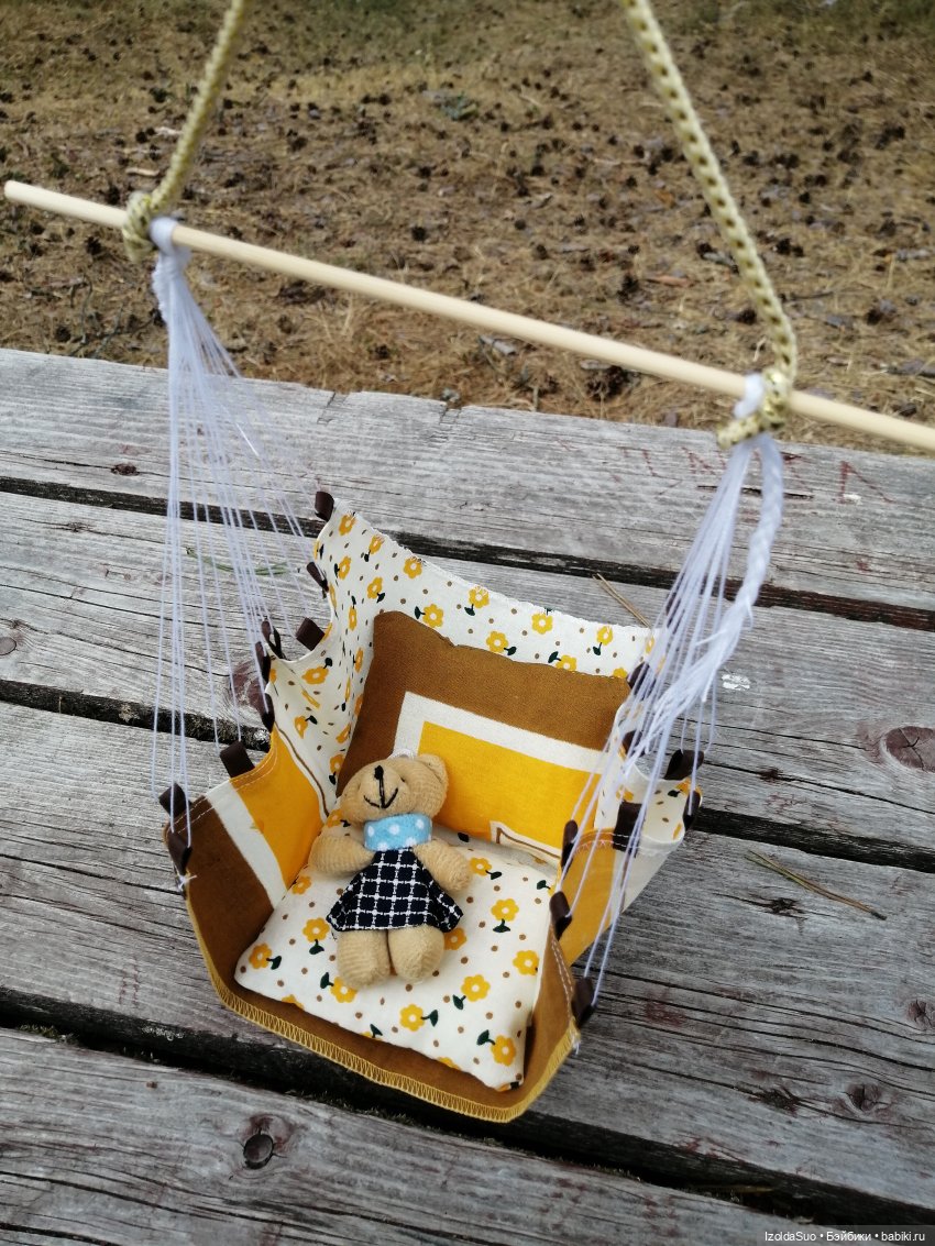А вот и дачные качели — Мебель для кукол и домиков: фото (фото 2)