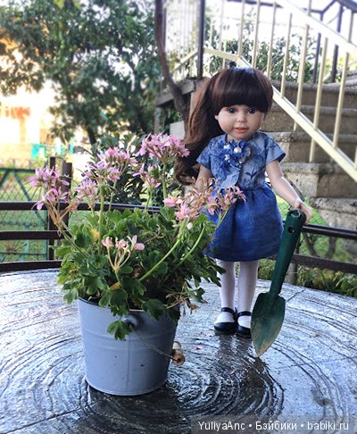 Катя в новом платье и абхазские огородные прогулки