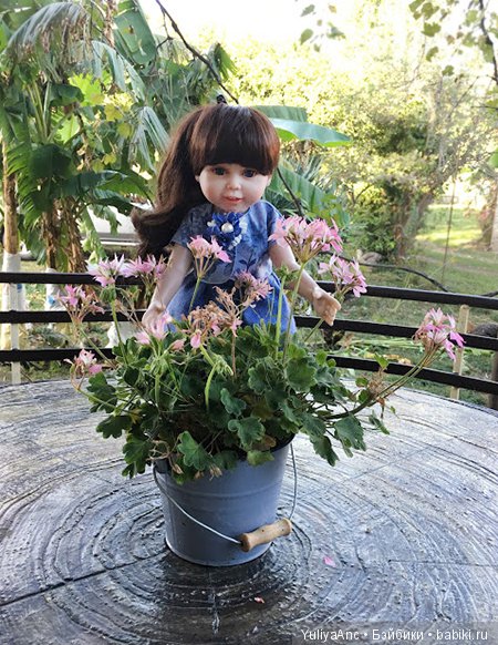 Катя в новом платье и абхазские огородные прогулки