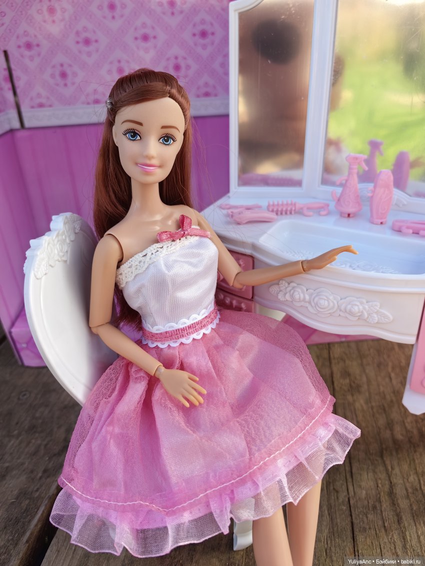 Анлили с туалетным столиком. Интересный набор