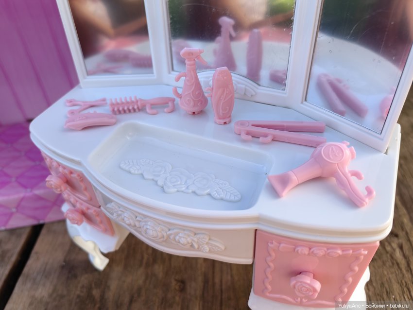 Анлили с туалетным столиком. Интересный набор