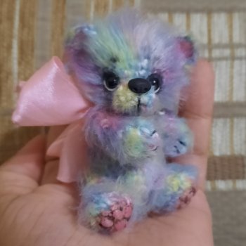 Пушистое чудо с розовыми пяточками