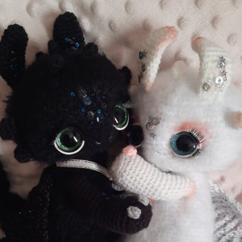 Милая парочка Дневная и Ночная Фурии