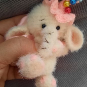 Белый Слоник