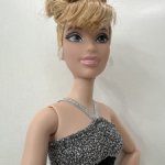 Золушка в честь 100-летия чудес Диснея 2023 на теле Экстры