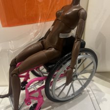Тело Барби в коляске