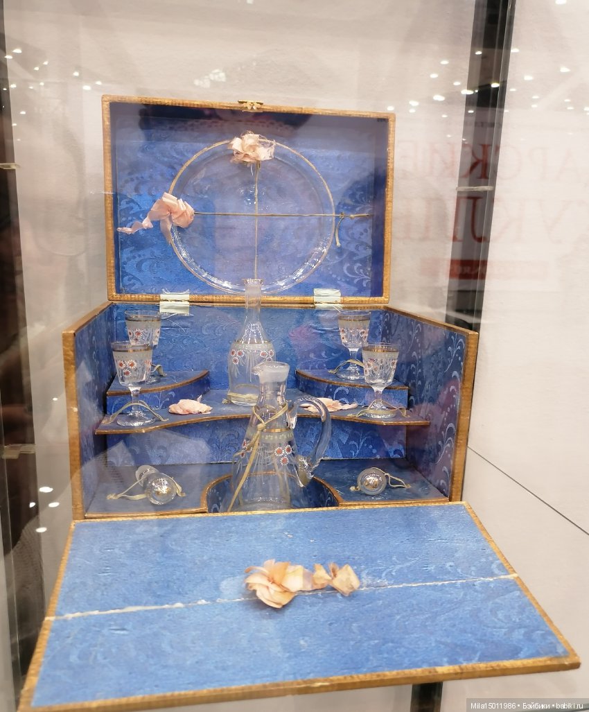 Не менее чудесный набор кукольных фужеров