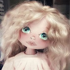 Если хотите такой цвет волос у куколки, то используйте краску