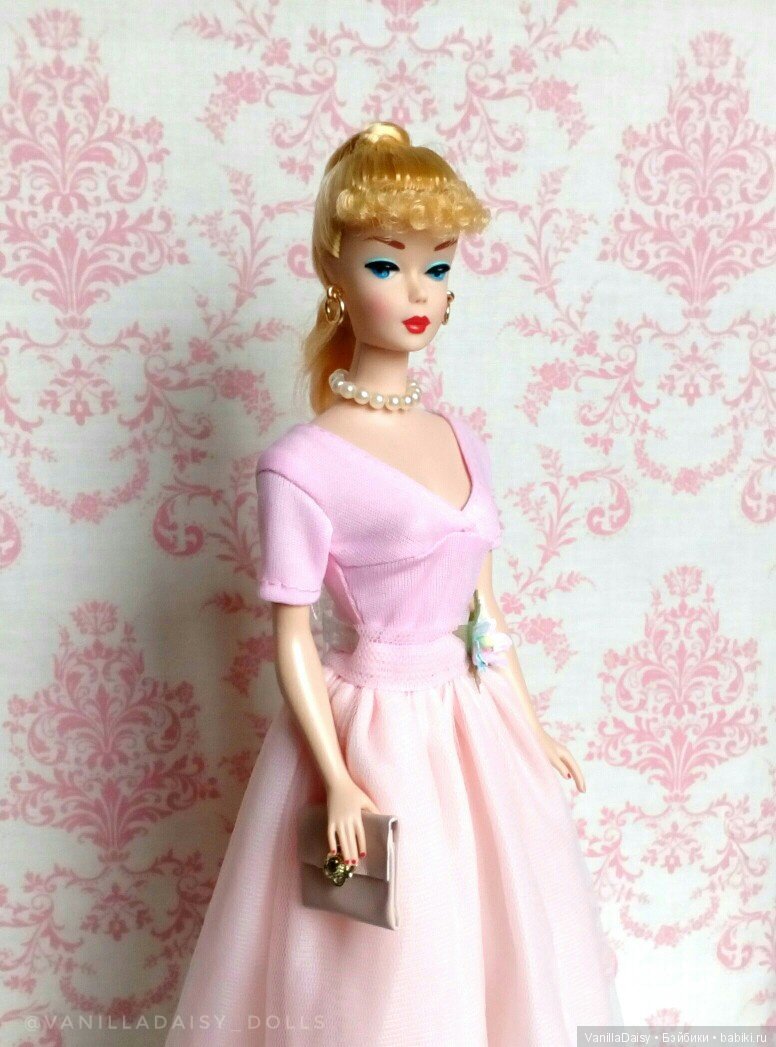 Barbie Reproduction Black & White Bathing Suit - первая леди в коллекции (фото 8)