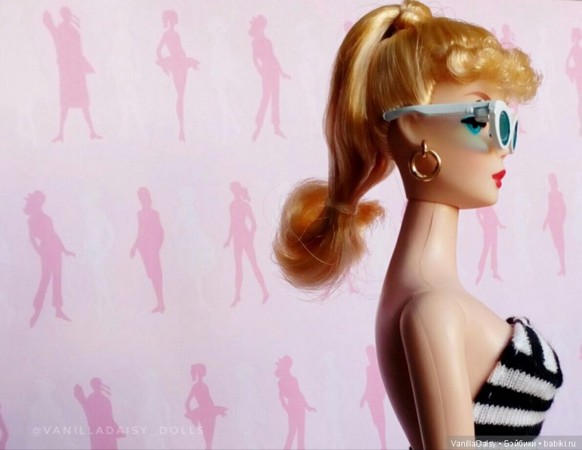 Barbie Reproduction Black & White Bathing Suit - первая леди в коллекции