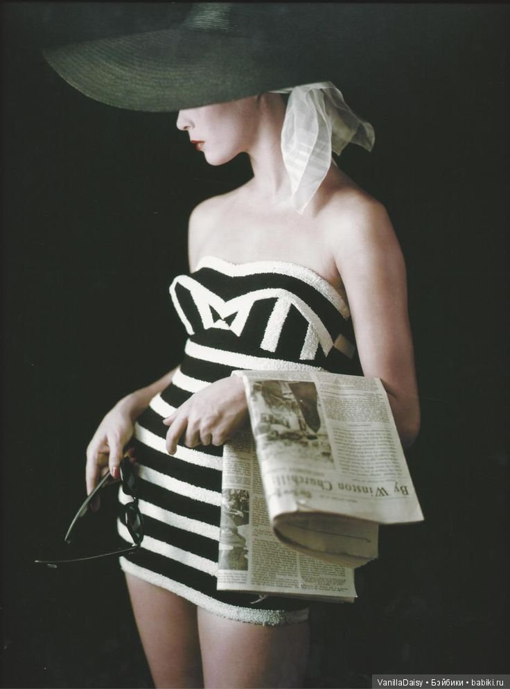 Barbie Reproduction Black & White Bathing Suit - первая леди в коллекции (фото 7)