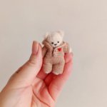 Мишка 5,5 см в одежде. Маленькая вязаная игрушка