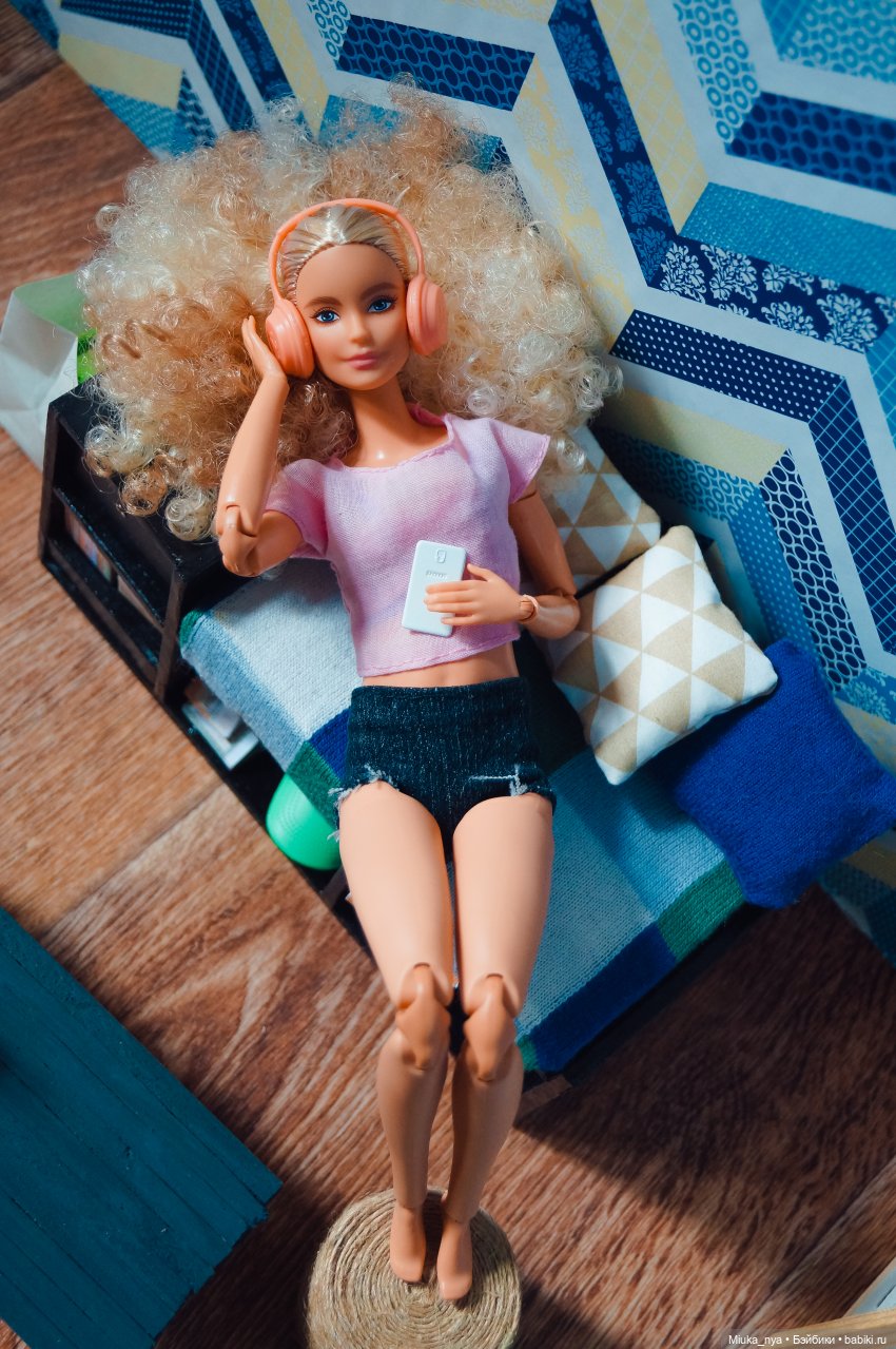 Наедине с собой — Куклы Barbie (Барби): Looks (фото 4)