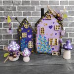 Домишки из дерева и грибочки в необычайном цвете.