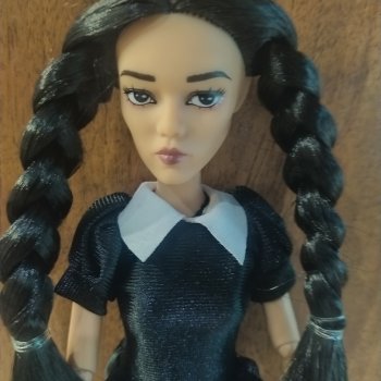 Уэнсдей. Ремонт ноги