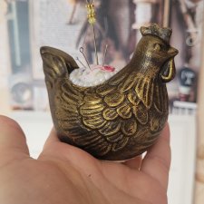 Курочка игольница