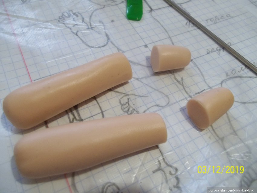 Процесс лепки малыша из полимерной глины или как "рождаются" малыши. Часть 3. Ноги (фото 2)