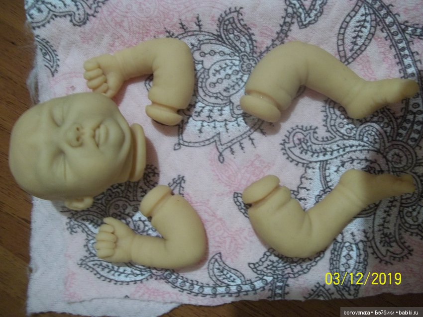 Процесс лепки малыша из полимерной глины или как "рождаются" малыши. Часть 3. Ноги (фото 9)
