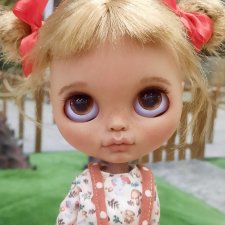 Наташа в гостях у Смурфиков