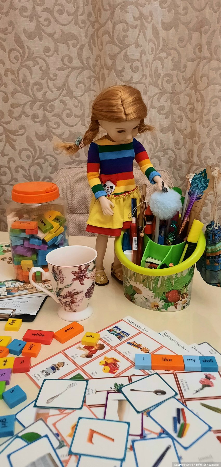 В школе учат учат, ещё тут в сказке, (кукольной стране) навалились | Бэйбики В школе учат учат, ещё тут в сказке, (кукольной стране) навалились