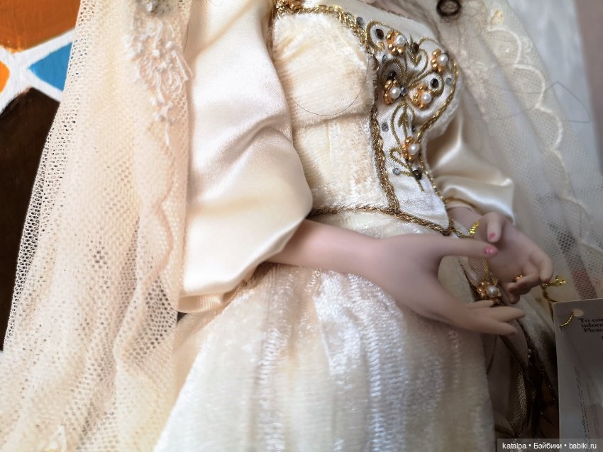 Где-то бродят твои сны, королевна