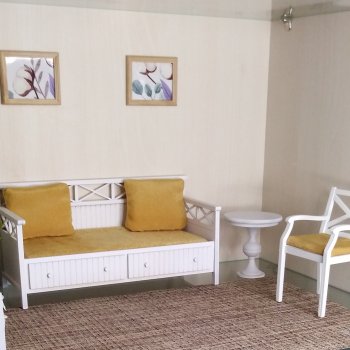 У моих Барби новая мебель...