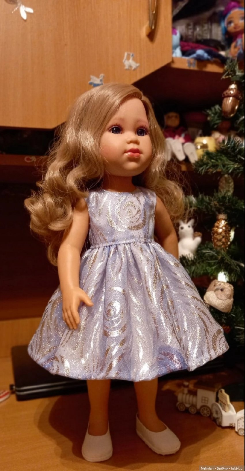 Герда и Настенька у Новогодней ёлочки